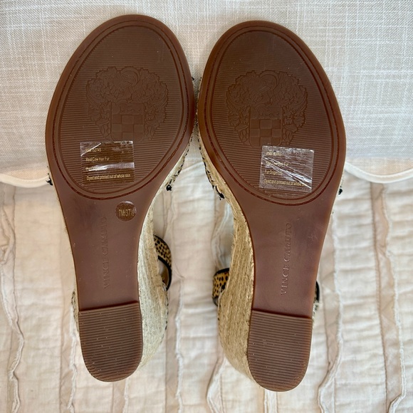 Vince Camuto Leera Wedge Sandals Natural Spotted Calf Hair Size 7 - Picture 5 of 6